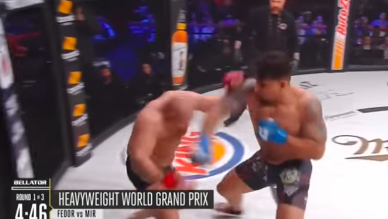 Успешная серия Фрэнка Мира в самом начале боя. Успешная серия Фрэнка Мира в самом начале боя.