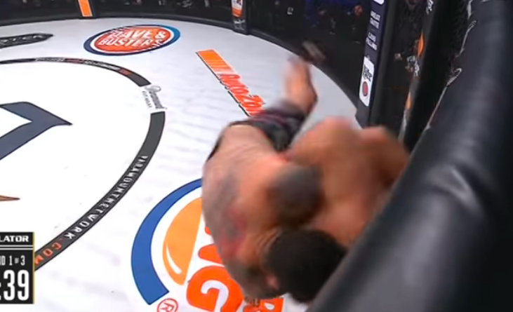 Федор Емельяненко проводит бросок. Федор Емельяненко проводит бросок.