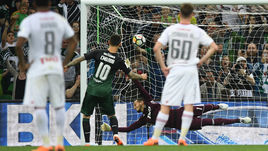 Понедельник. Краснодар. "Краснодар" – "Локомотив" – 2:0. 67-я минута. Федор СМОЛОВ открывает счет удар с 11-метровой отметки. Через минуту форвард оформит дубль.