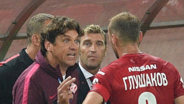 Массимо КАРРЕРА (в центре), Роман ПИЛИПЧУК (слева) и Денис ГЛУШАКОВ.