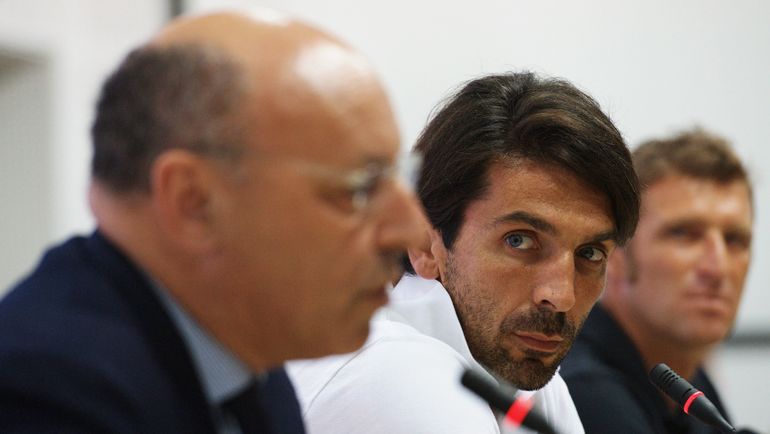 2012 год. Джузеппе МАРОТТА, Джанлуиджи БУФФОН и Массимо КАРРЕРА (слева направо). Фото REUTERS 2012 год. Джузеппе МАРОТТА, Джанлуиджи БУФФОН и Массимо КАРРЕРА (слева направо). Фото REUTERS