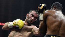 Мурат ГАССИЕВ (слева) - будущий соперник Александра Усика.