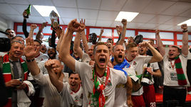 Суббота. Москва. "Локомотив" - "Зенит" - 1:0. Чемпионская раздевалка.