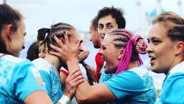 Алена МИХАЛЬЦОВА (вторая справа).