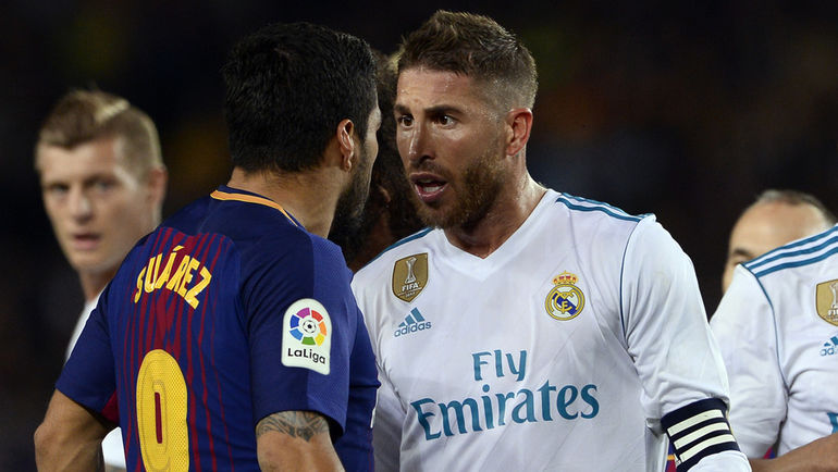 Стычка Серхио РАМОСА и Луиса СУАРЕСА (№9). Фото AFP Стычка Серхио РАМОСА и Луиса СУАРЕСА (№9). Фото AFP