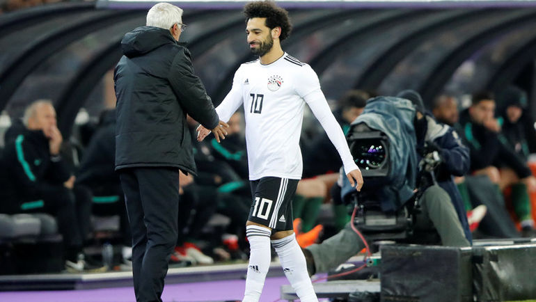 Эктор КУПЕР и Мохамед САЛАХ. Фото REUTERS Эктор КУПЕР и Мохамед САЛАХ. Фото REUTERS