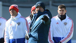 Главный тренер сборной России Станислав ЧЕРЧЕСОВ.