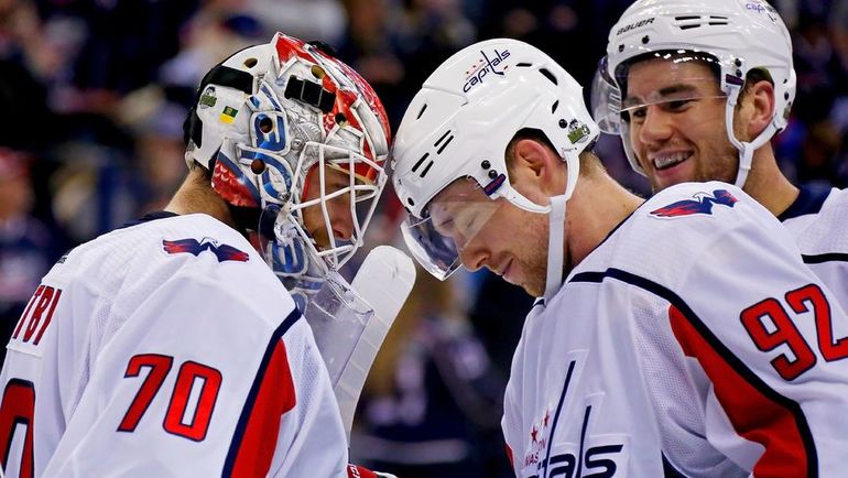 Евгений КУЗНЕЦОВ (№92) и Брэйден ХОЛТБИ. Фото REUTERS Евгений КУЗНЕЦОВ (№92) и Брэйден ХОЛТБИ. Фото REUTERS