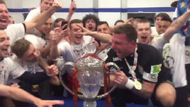 Море шампанского в раздевалке "Тосно"