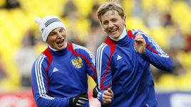 Октябрь 2009 года. Роман ПАВЛЮЧЕНКО (справа) и Андрей АРШАВИН на тренировке сборной России.