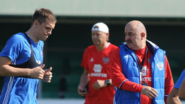 Станислав ЧЕРЧЕСОВ (справа) перед ЧМ-2018 вернул в сборную Артема ДЗЮБУ.