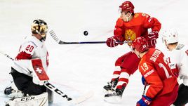 Суббота. Копенгаген. Россия - Швейцария - 4:3. Никита ГУСЕВ (№97) принял участие в двух шайбах в ворота Рето БЕРРЫ.