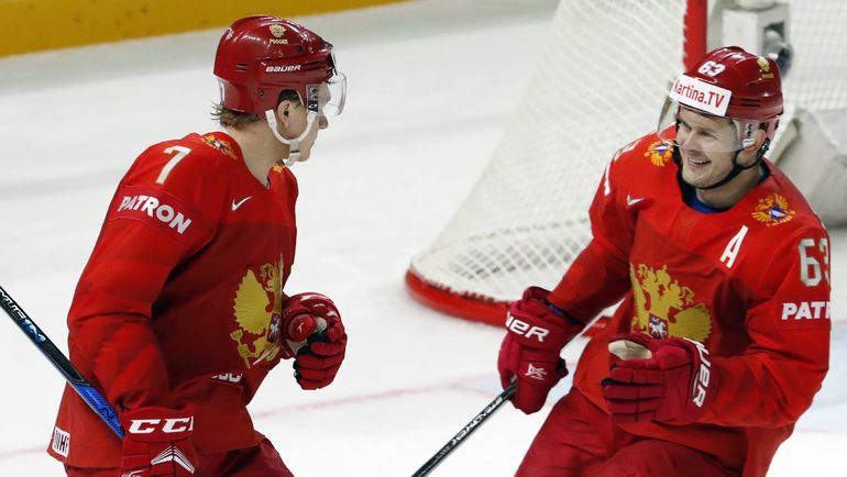 Евгений ДАДОНОВ (справа) и Кирилл КАПРИЗОВ. Фото REUTERS Евгений ДАДОНОВ (справа) и Кирилл КАПРИЗОВ. Фото REUTERS