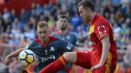 Воскресенье. Тула. "Арсенал" - "Локомотив" - 2:0. Гол Артема ДЗЮБЫ (справа) принес хозяевам победу над чемпионом.