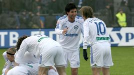 Алехандро ДОМИНГЕС (в центре) и Андрей АРШАВИН (№10).