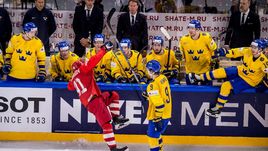 Вторник. Копенгаген. Россия - Швеция - 1:3. Никита СОШНИКОВ и Адриан КЕМПЕ у скамейки шведов.