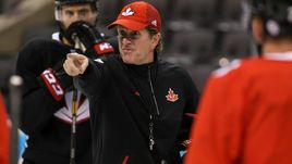 "Россию нельзя назвать по-настоящему сильной". Канадский тренер-чемпион Майк Бэбкок – о четвертьфинале ЧМ