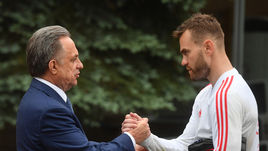 Пятница. Новогорск. Виталий МУТКО (слева) и Игорь АКИНФЕЕВ на тренировке сборной России.