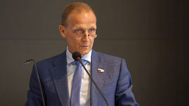 Пятница. Тюмень. Четырехкратный чемпион мира по биатлону Владимир ДРАЧЕВ был избран президентом Союза биатлонистов России.