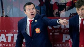 Четверг. Копенгаген. Россия - Канада - 4:5 ОТ. Илья ВОРОБЬЕВ руководит игрой сборной.