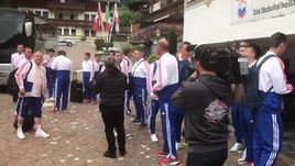 Сборная прибыла в Австрию. Черчесов попросил включить солнце