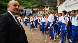 Сегодня. Нойштифт. Станислав ЧЕРЧЕСОВ и сборная России прибыли в Австрию.