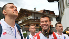 Воскресенье. Нойштифт. Артем ДЗЮБА и Федор СМОЛОВ.