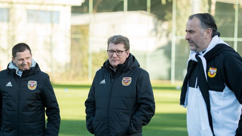 Андрей РУДАКОВ (в центре) с Миодрагом БОЖОВИЧЕМ (справа) и Игорем СЕМШОВЫМ. Фото arsenaltula.ru Андрей РУДАКОВ (в центре) с Миодрагом БОЖОВИЧЕМ (справа) и Игорем СЕМШОВЫМ. Фото arsenaltula.ru