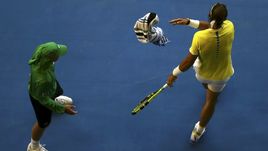 Рафаэль НАДАЛЬ (справа) против замены болбоев на вешалки.