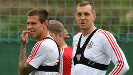 Вторник. Нойштифт. Тренировка сборной России. Федор СМОЛОВ (слева) и Артем ДЗЮБА.