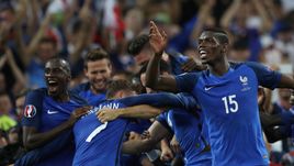 7 июля 2016 года. Марсель. Германия – Франция – 0:2. Радость французов после победы в полуфинале чемпионата Европы.