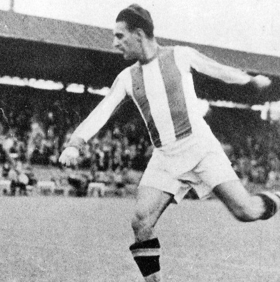 Дьюла ЖЕНГЕЛЛЕР. Фото MLSZ Szövetség Дьюла ЖЕНГЕЛЛЕР. Фото MLSZ Szövetség