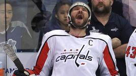 Вчера. Тампа. "Тампа" - "Вашингтон" - 0:4. Александр ОВЕЧКИН празднует выход в финал Кубка Стэнли.
