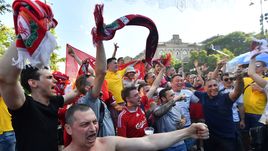 Сегодня. Киев. Фанаты "Ливерпуля".