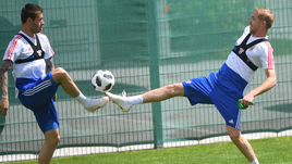 Пятница. Нойштифт. Федор СМОЛОВ (слева) и Юрий ГАЗИНСКИЙ.