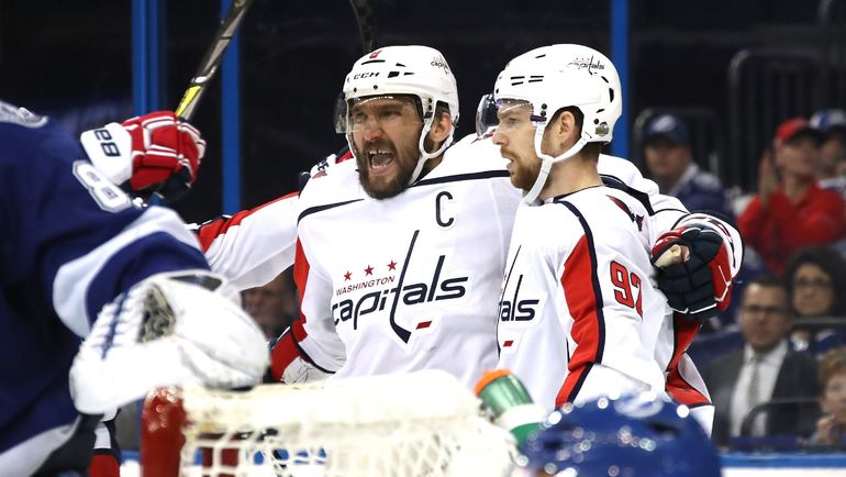 Александр ОВЕЧКИН и Евгений КУЗНЕЦОВ. Фото AFP Александр ОВЕЧКИН и Евгений КУЗНЕЦОВ. Фото AFP