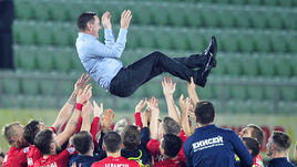 20 мая. Каспийск. "Анжи" - "Енисей" - 4:3 (первый матч - 0:3). Дмитрий АЛЕНИЧЕВ вернулся в премьер-лигу!