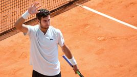 Хачанов выжил во втором круге Парижа. Счастливый "лузер" вылетел