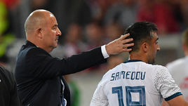 Среда. Инсбрук. Австрия - Россия - 1:0. Станислав ЧЕРЧЕСОВ и Александр САМЕДОВ.