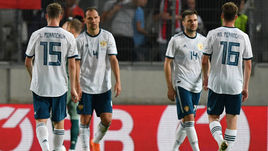 30 мая. Инсбрук. Австрия - Россия - 1:0. После этой игры Сергей ИГНАШЕВИЧ (№ 4) и Владимир ГРАНАТ (№ 14) вряд ли снова сыграют вместе в центре защиты сборной.