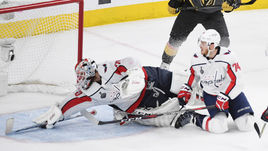 30 мая. Лас-Вегас. "Вегас" - "Вашингтон" - 2:3. Брэйден ХОЛТБИ совершает тот самый сэйв.