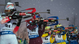 Виктория СЛИВКО (вторая слева) вошла в основной состав женской сборной России по биатлону на сезон-2018/19.