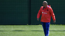 Главный тренер сборной России Станислав ЧЕРЧЕСОВ.