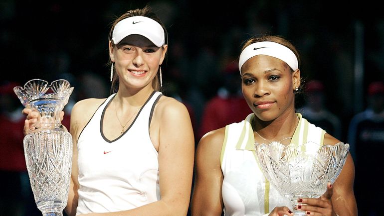 15 ноября 2004. Лос-Анджелес. Итоговый турнир WTA. Мария ШАРАПОВА и Серена УИЛЬЯМС. Фото AFP 15 ноября 2004. Лос-Анджелес. Итоговый турнир WTA. Мария ШАРАПОВА и Серена УИЛЬЯМС. Фото AFP