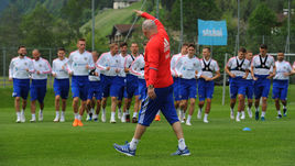 Главный тренер сборной России Станислав ЧЕРЧЕСОВ сделал свой выбор: теперь мы знаем имена 23 футболистов, которым предстоит биться за честь страны на ЧМ-2018.