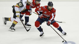 Вчера. Вашингтон. "Вашингтон" - "Вегас" - 6:2. В игре Евгений КУЗНЕЦОВ (№92).