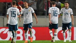 30 мая. Инсбрук. Австрия - Россия - 1:0. Игроки сборной России после матча.