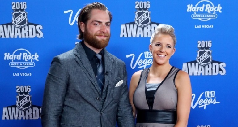 Бранди, жена Брэйдена ХОЛТБИ. Бранди, жена Брэйдена ХОЛТБИ.