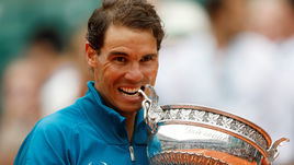 Воскресенье. Париж. Рафаэль НАДАЛЬ.