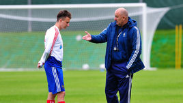 Александр ГОЛОВИН (слева) и главный тренер сборной России Станислав ЧЕРЧЕСОВ.